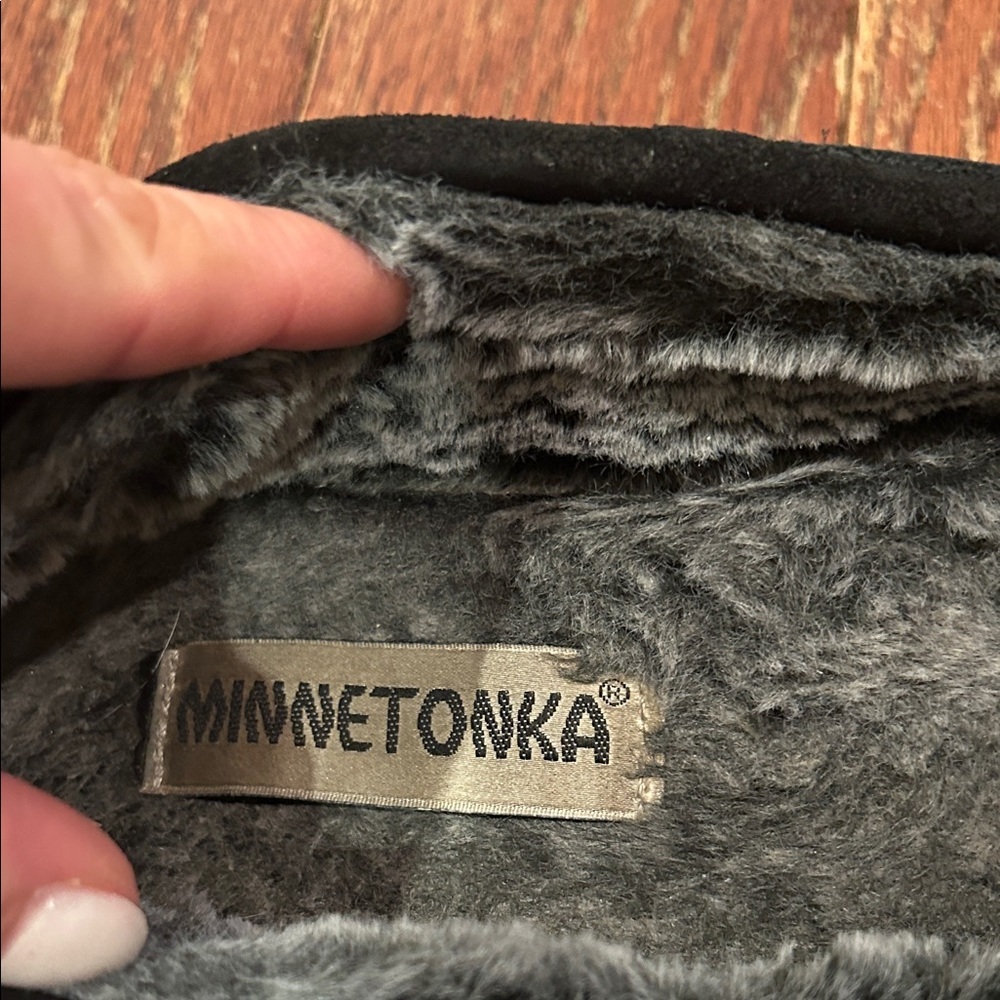 Minnetonka Women's Classic Black Moccasins - Picture 2 of 10